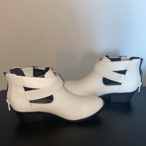 White booties - Picture 4 of 4